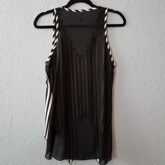 🚫🚫SOLD🚫🚫 High-low top size S/M - Picture 4 of 4